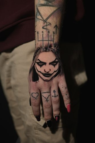 Tätowierungen an sensiblen Körperstellen